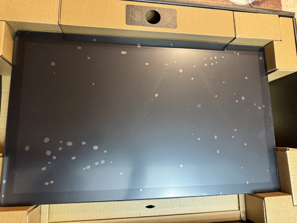 Cintiq Pro22用の保護フィルムの気泡残り